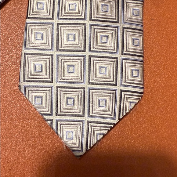 Geometric Silver and Gray Tie - Picture 6 of 9